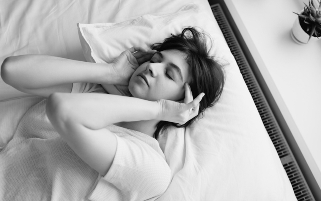 This Is the Best Sleep Position for When You Have a Headache and You’re Just Trying To Doze Off